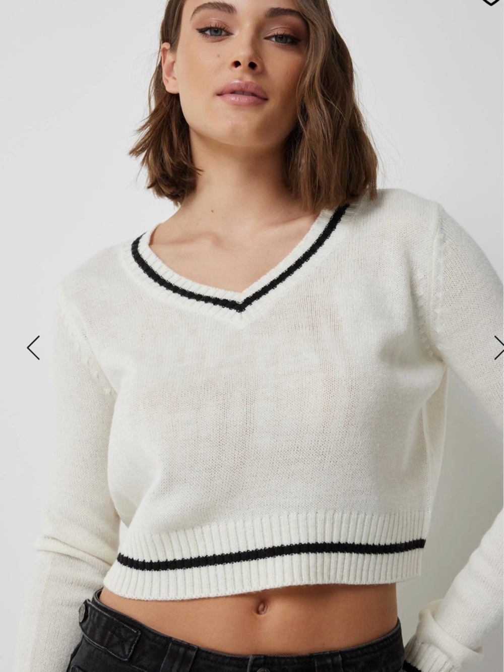 Ardene Preppy Cropped V‑Neck Knit Sweater - White - Medium